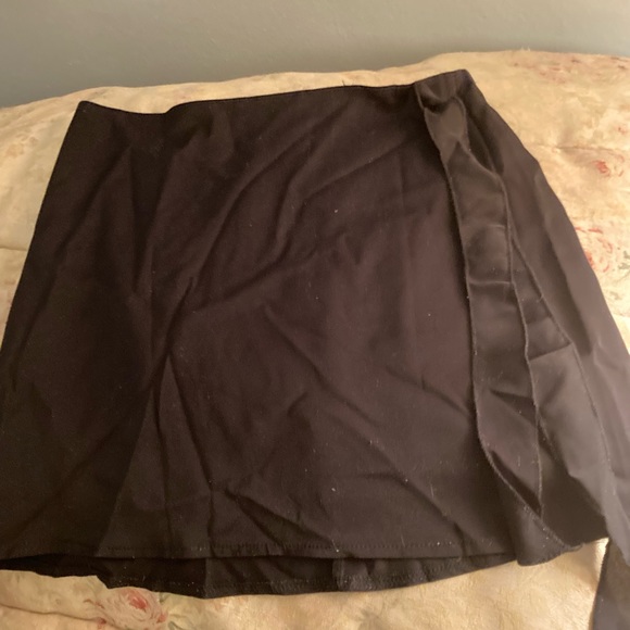 Bustier and matching skirt with a flower 🌺 - Picture 7 of 9